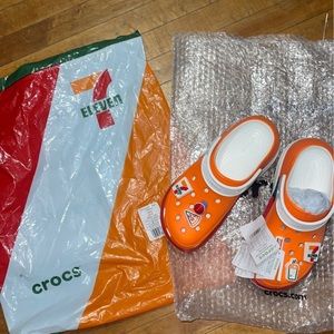 7- eleven Crocs